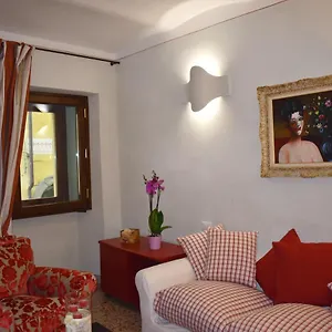https://casa-enrica-centro-storico.it-tuscanyhotel.com